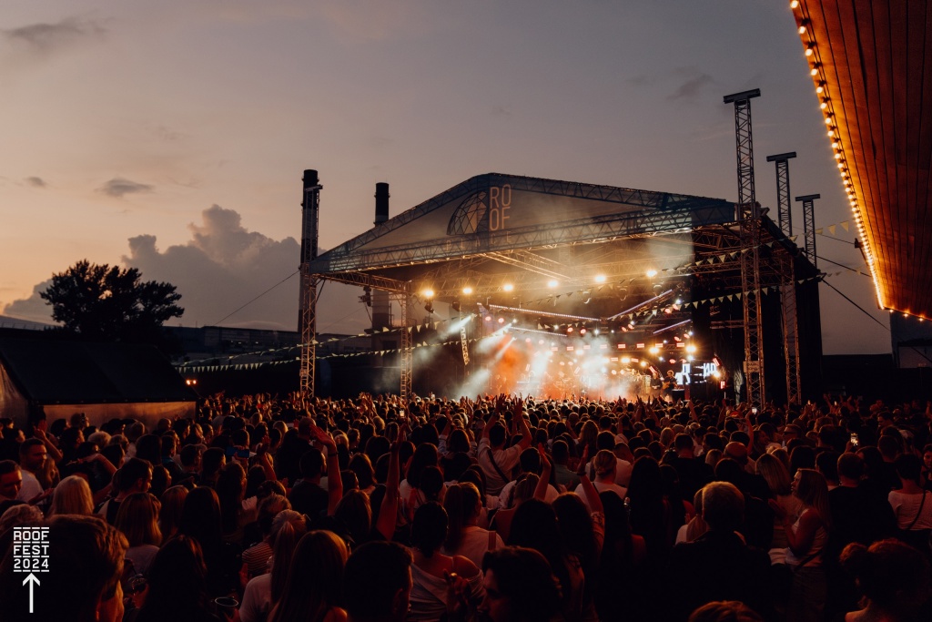 Roof Fest запускает новый сезон концертов на крыше.