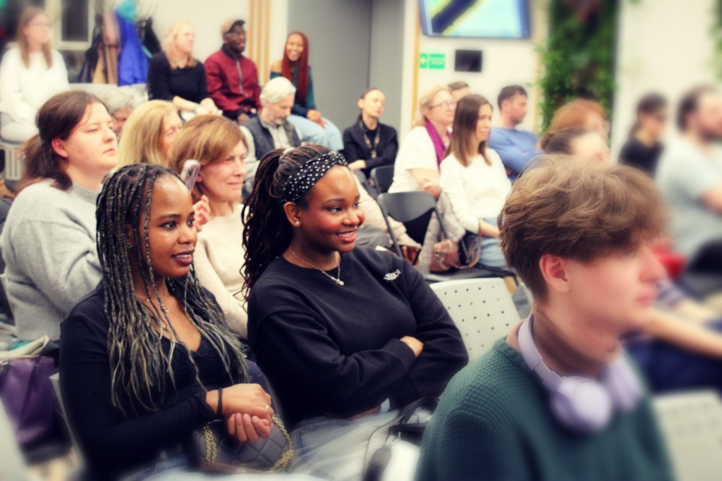 YПравообладатель: ЦГПБ имени В.В. Маяковского, vk.com/pl_ino.