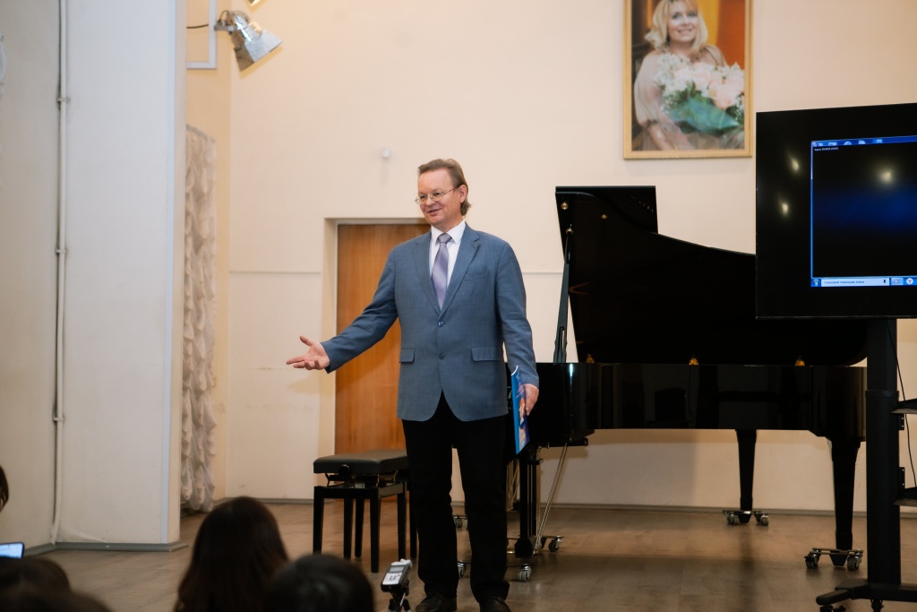Евгений Петров. Правообладатель: Екатерина Сычевая/пресс-служба фестиваля «Земля детей». Евгений Петров. Правообладатель: Екатерина Сычевая/пресс-служба фестиваля «Земля детей».