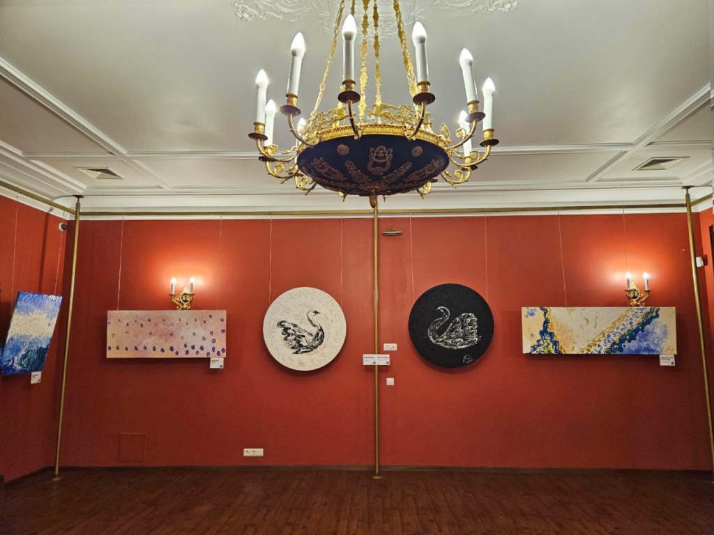 Выставка «Коллекция лебедей» Ильмиры Багаутдиновой в Особняке Мясникова