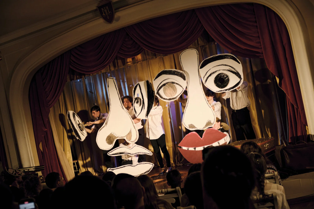 Правообладатель: Театральный музей, starukha.ru.