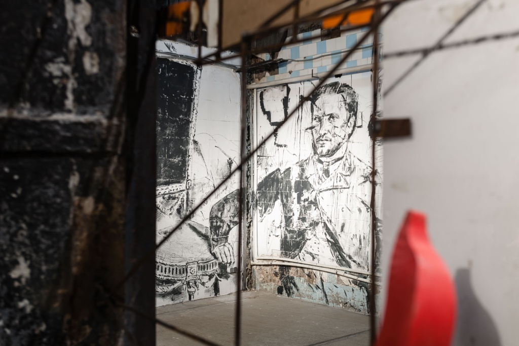 К экспозиции приурочена публичная программа. 