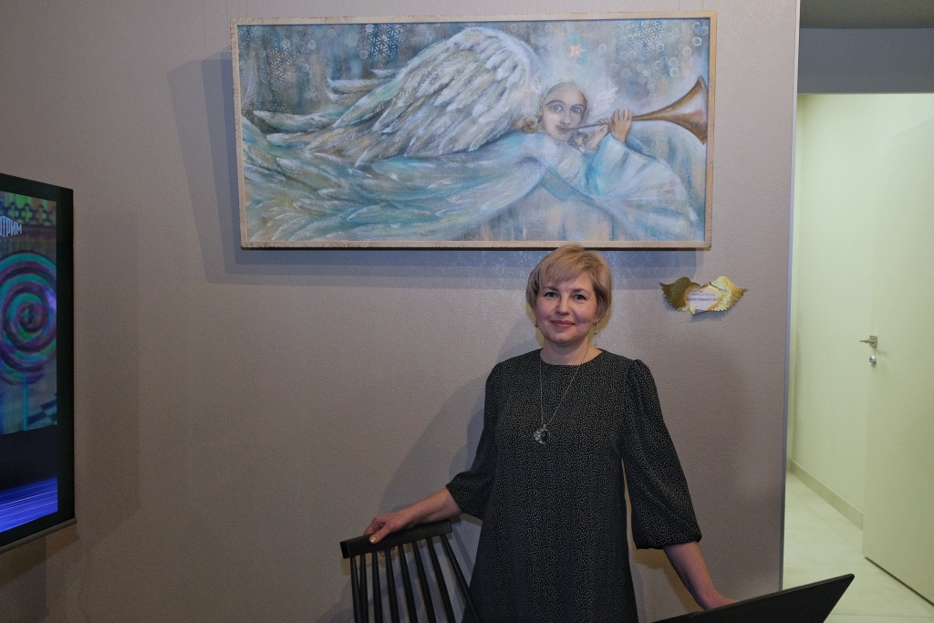 Людмила Морина увлеклась изображением ангелов несколько лет назад. Фото: Екатерина Энчина.