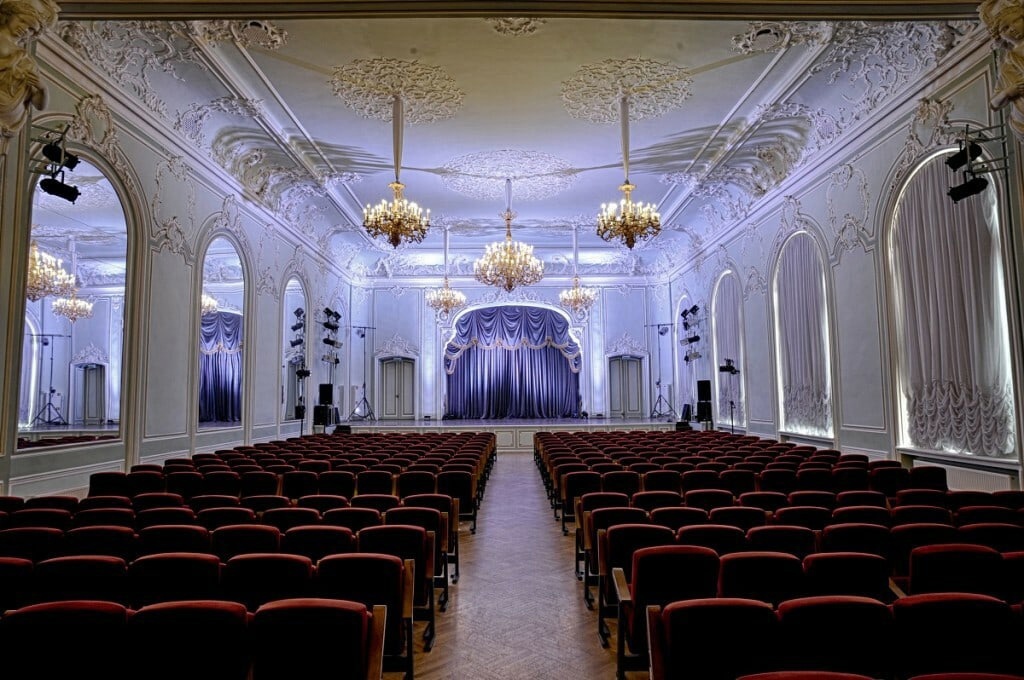 Обложка: Дворец Белосельских-Белозерских приглашает на концерт «Мир джаза и кино»