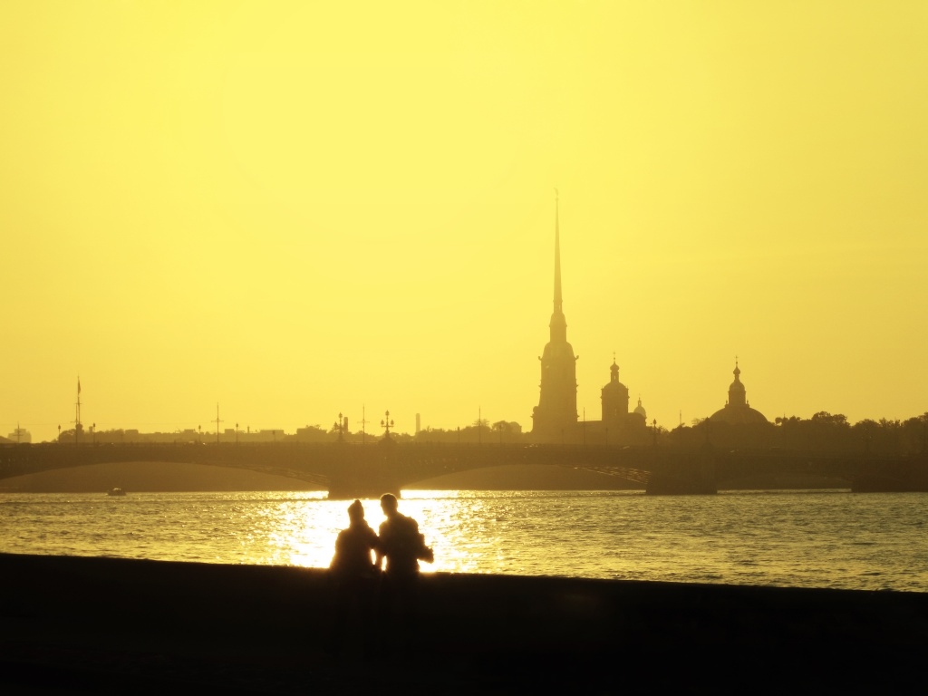 Петропавловская крепость во время заката. Фото: Ирина Иванова.