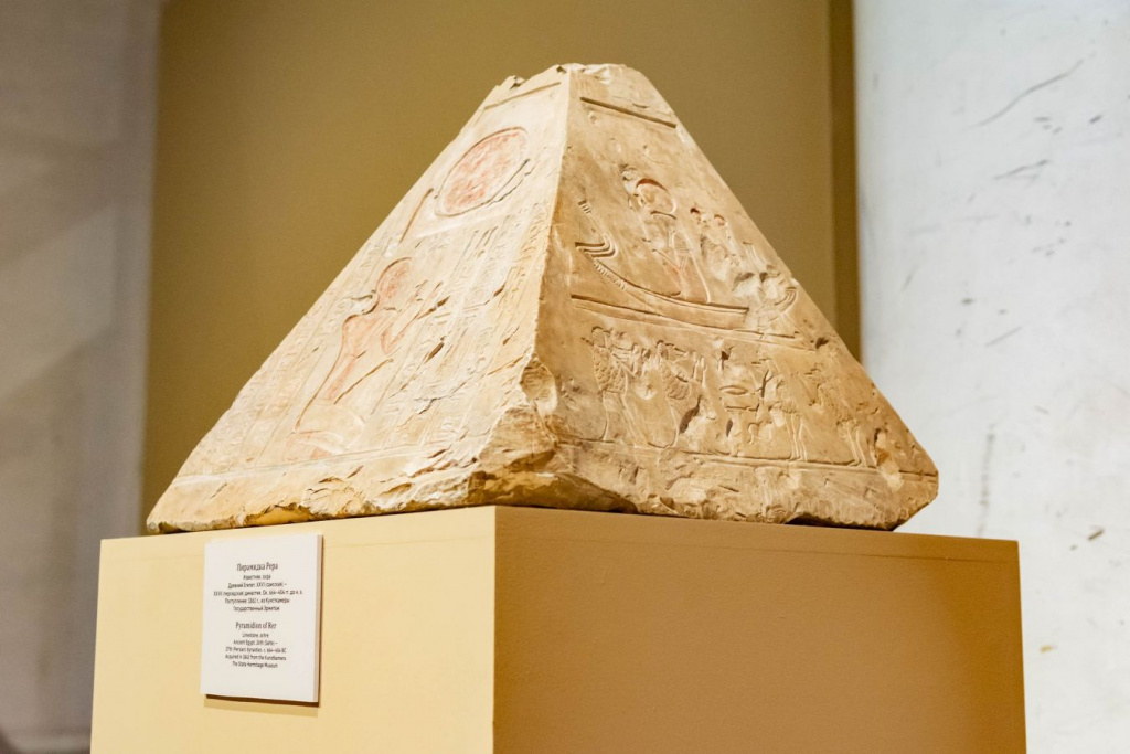 Пирамида Рера. Известняк, охра. Древний Египет. Из Кунсткамеры Фото: Ирина Иванова