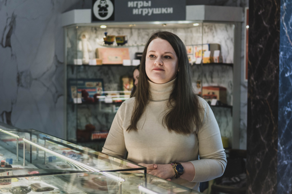 Галина Каспарова. Фото: Ирина Иванова Экспозиция в Разночинном Петербурге. Фото - Ирина Иванова-2297.jpg