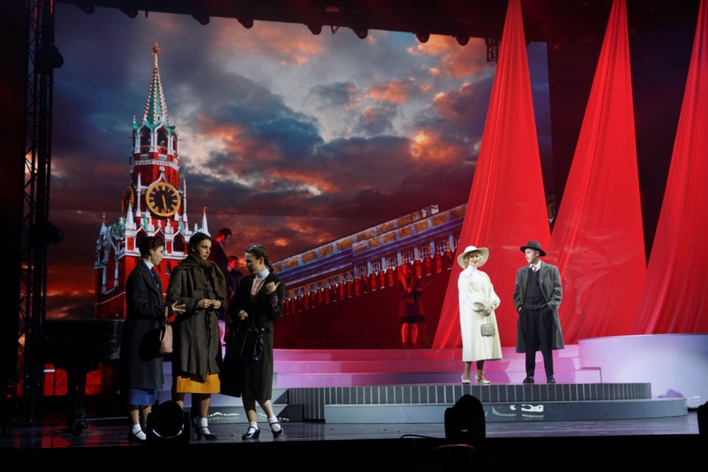 Сцена из мюзикла «Дунаевские. Двойной портрет». Фото: musicalheart.ru. Правообладатель: АНО «Музыкальное сердце театра». ney09347.jpeg-1.jpg