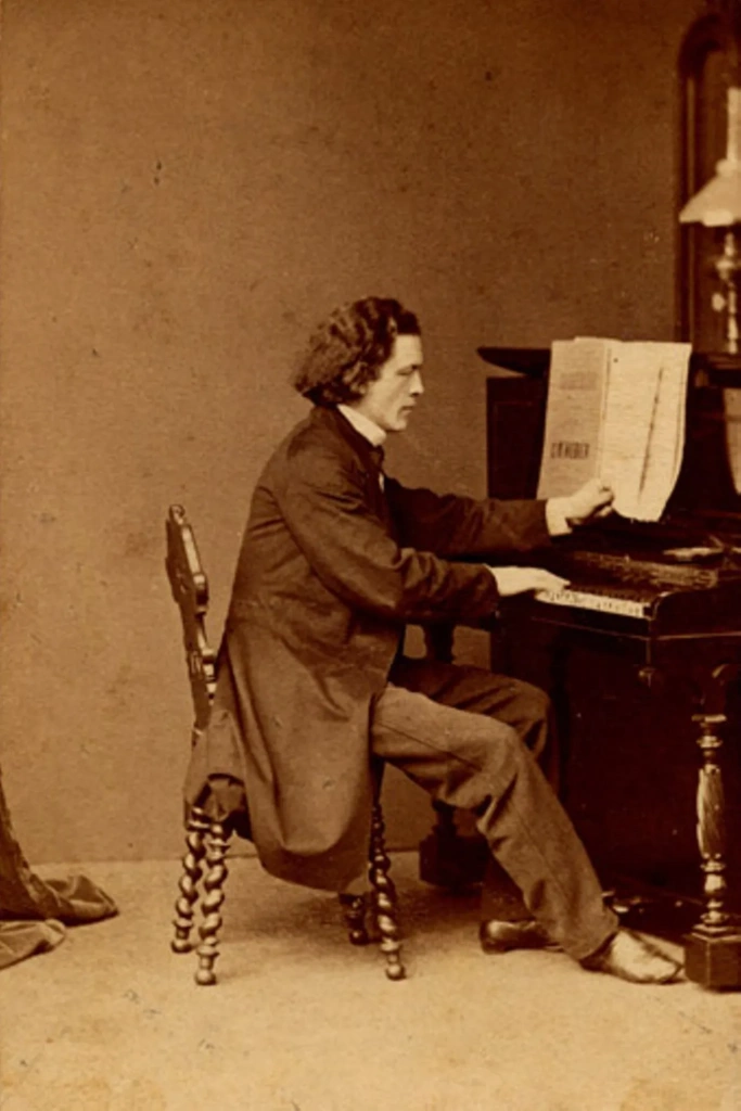 Антон Рубинштейн за игрой. 1860-е годы. Фотография: Научная музыкальная библиотека, biblio.conservatory.ru.