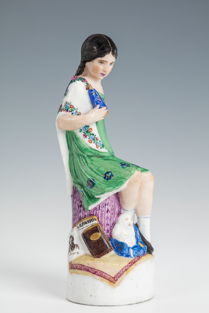 Скульптура «Девочка с подарками» (1925)