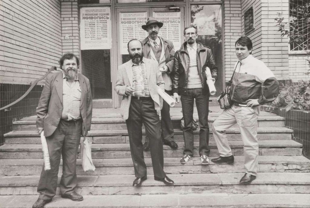Валентин Серов. Художники у выставочного зала на Малой Грузинской. 1980‑е. Правообладатель: rosphoto.org. file (3).jpg