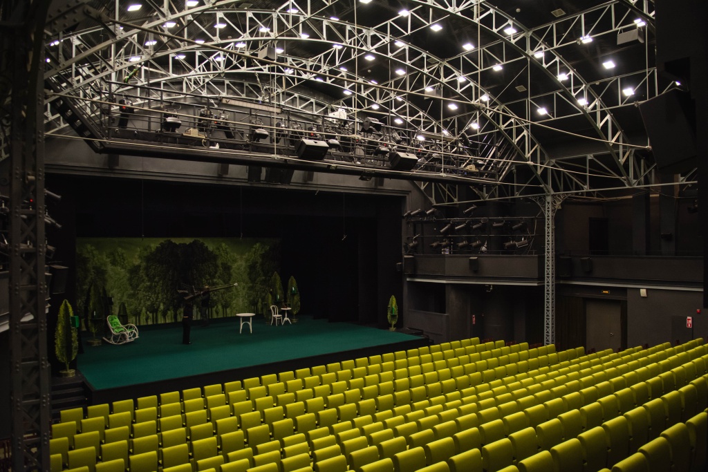 Молодежный театр на Фонтанке анонсировал новогодние спектакли