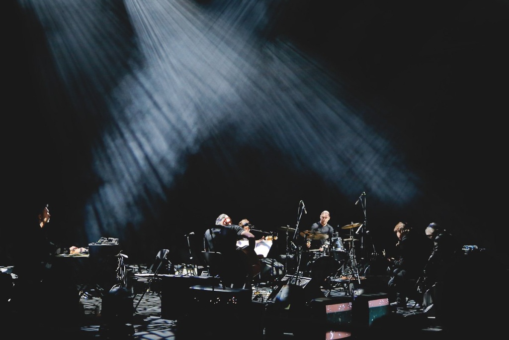 Музыкальное посвящение неснятым фильмам 60-х, история жизни, надежд и смерти, несбывшейся веры, нелепейшей жизни в бездарной равнодушной стране, убивающей лучшее, что в ней есть. 