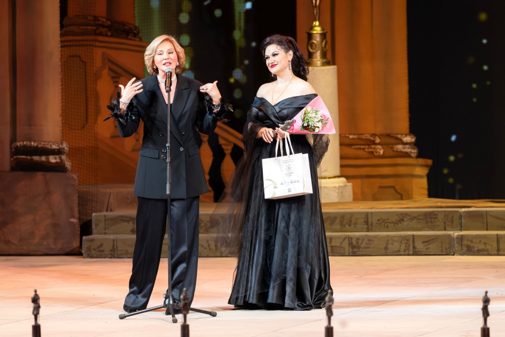 Алёна Диянова. Алена Диянова.