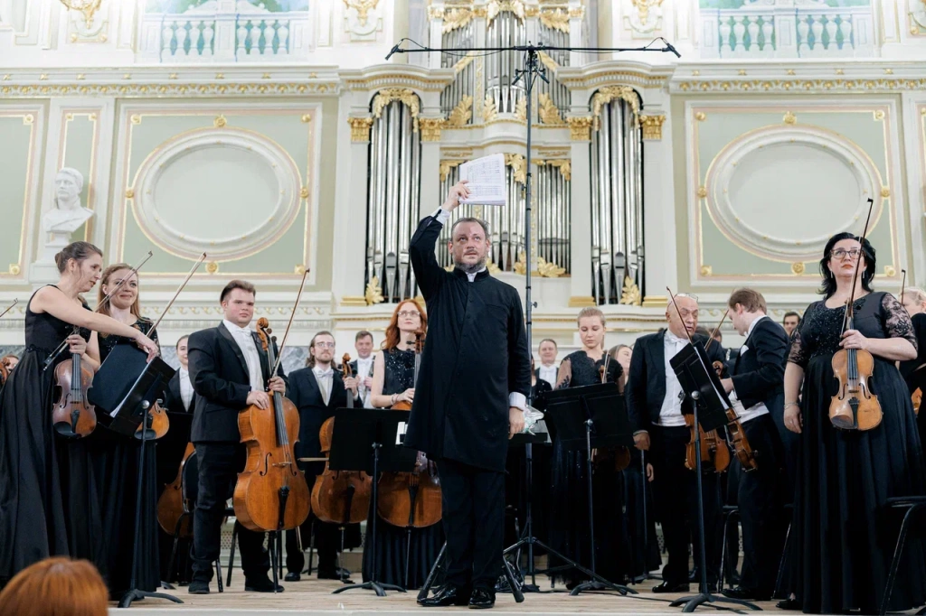 Губернаторский симфонический оркестр п/у Антона Лубченко.