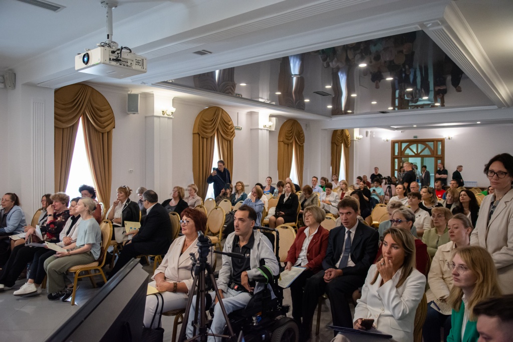 Правообладатель: Институт культурных программ.