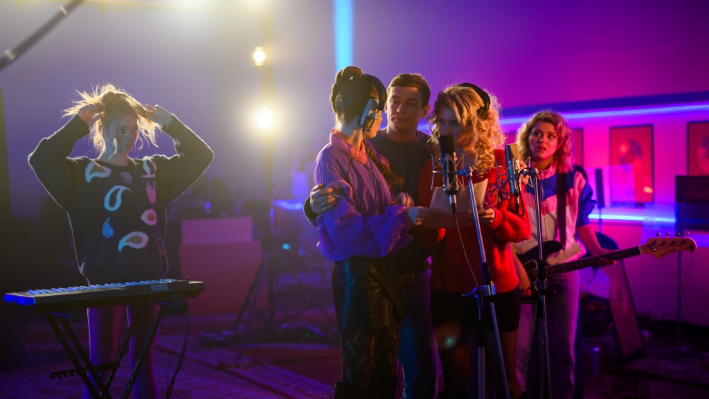 Группа получила большую популярность в начале 1990-х годов и стала широко известна благодаря хитам «Russian Girls», «American Boy», «Не забывай» и «Бухгалтер». DxO_DeepPRIME_AKS_9800-NEF_DxO_DeepPRIME.jpg