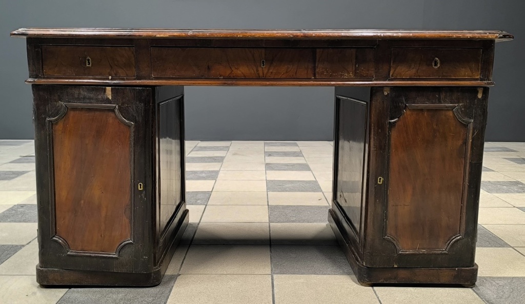 Рабочий стол Виталия Бианки. 