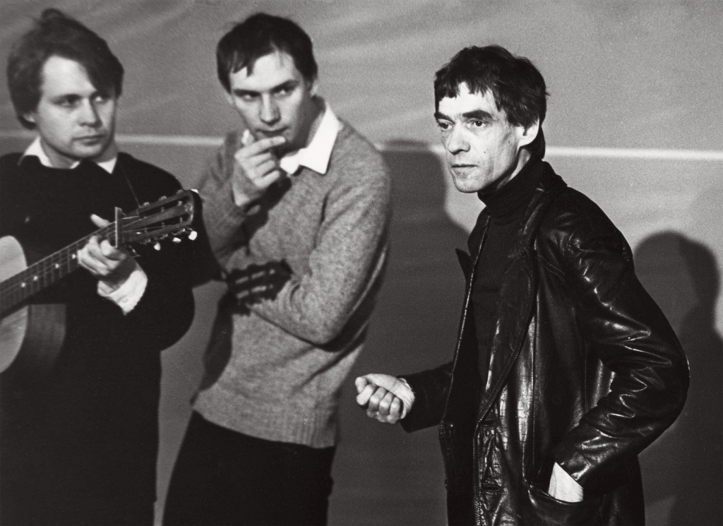 Режиссёр Владимир Малыщицкий на репетиции. Фото Юрия Белинского. 24_Режиссер В.Малыщицкий на репетиции_фото Ю.Белинского.jpg