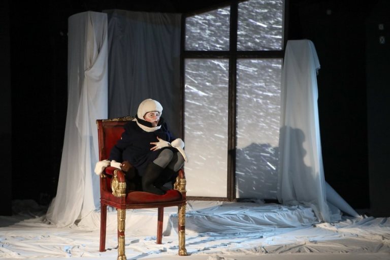 Спектакль «900 хлопьев снега». Фото предоставлено пресс-службой Театра-фестиваля «Балтийский дом». Правообладатель: Театр-фестиваль «Балтийский дом». 