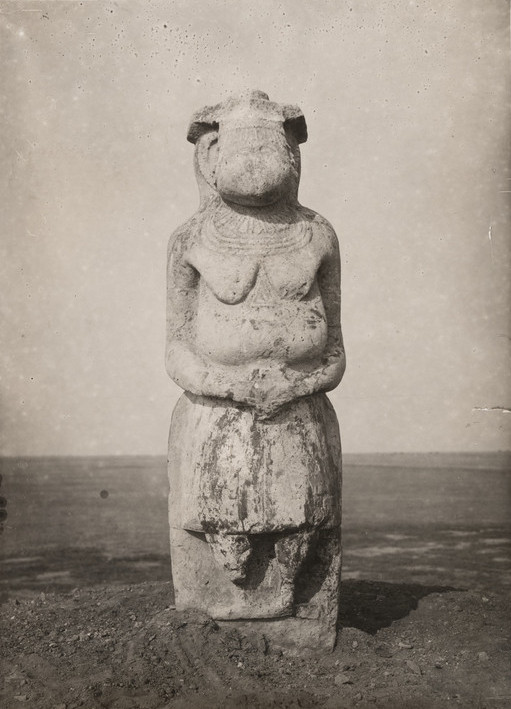 Неизвестный автор. Каменная баба в Аскании-Нова. 1900–1910-е.jpg