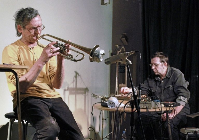 Дуэт «Деликатессы». Фото предоставлено Центром современного искусства имени Сергея Курёхина. Автор: Александр Забрин. Правообладатель: Центр современного искусства имени Сергея Курёхина. 