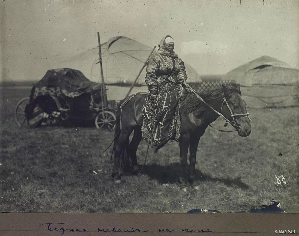 С. М. Дудин. Бедная невеста на коне. Казахи. Казахстан, Семипалатинская область. 1899