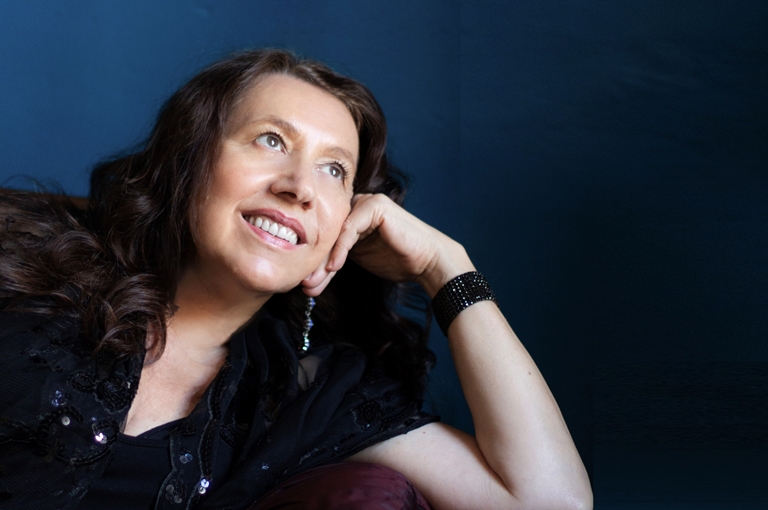 Аргентинская вокалистка Габриела Бергалло. Фото предоставлено пресс-службой Санкт-Петербургской филармонии джазовой музыки. Автор: Наталья Рыбакина. Правообладатель: Санкт-Петербургская филармония джазовой музыки. 